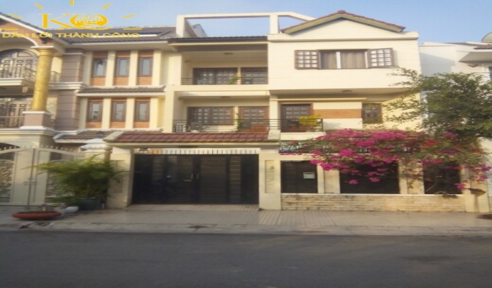 Khu vực trước nhà Khu vực trước nhà