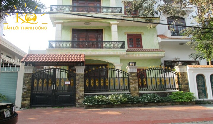 Mặt trước căn nhà Mặt trước căn nhà