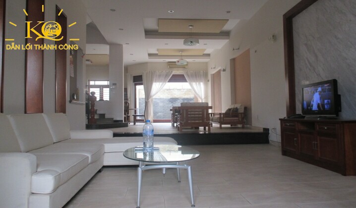 Bên trong căn nhà Bên trong căn nhà