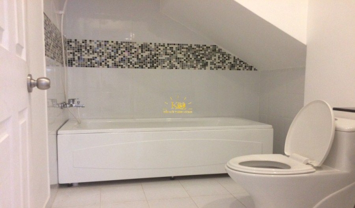 Phòng và nhà vệ sinh dưới tầng trệt. Phòng và nhà vệ sinh dưới tầng trệt.