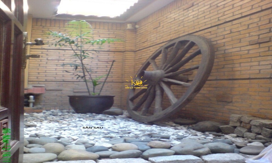 Hình ảnh sân sau. Hình ảnh sân sau.