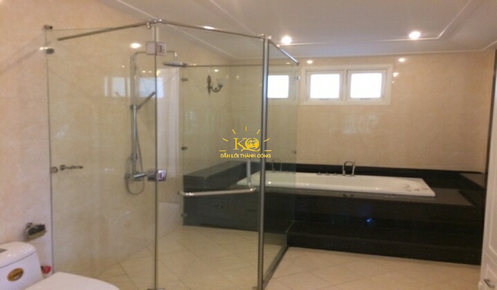 Nhà vệ sinh với nội thất cao cấp. Nhà vệ sinh với nội thất cao cấp.