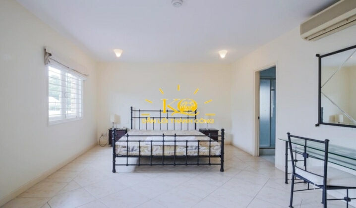 Ánh sáng tốt từ bên ngoài. Ánh sáng tốt từ bên ngoài.