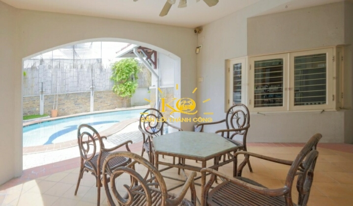 Nhà cho thuê thiết kế đẹp, không gian quanh nhà thoáng, đường vào nhà rộng. Nhà cho thuê thiết kế đẹp, không gian quanh nhà thoáng, đường vào nhà rộng.