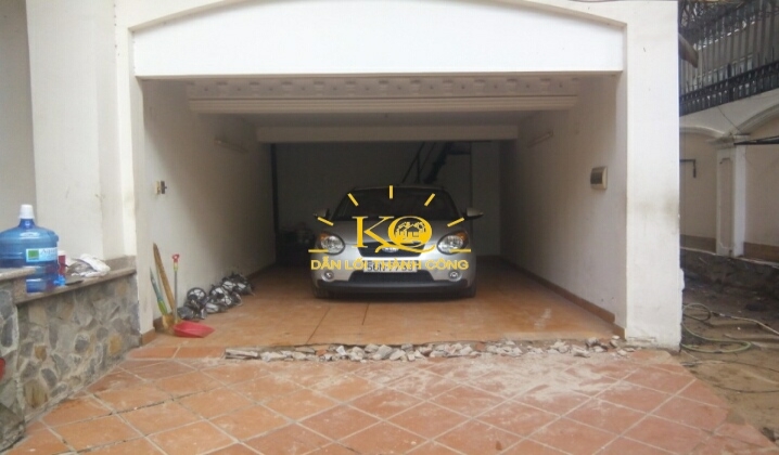 Tầng hầm rộng rãi. Tầng hầm rộng rãi.