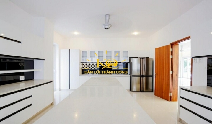 Khu vực bếp hiện đại, tiện nghi. Khu vực bếp hiện đại, tiện nghi.