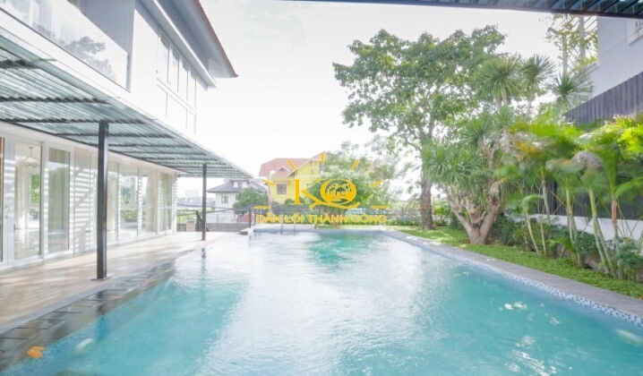 Hồ bơi rộng, sạch sẽ. Hồ bơi rộng, sạch sẽ.