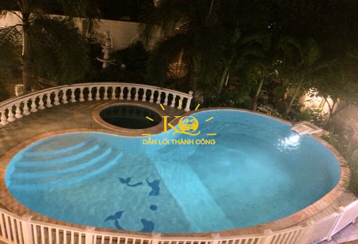 Hình ảnh nhìn xuống từ tầng lầu nhà cho thuê. Hình ảnh nhìn xuống từ tầng lầu nhà cho thuê.