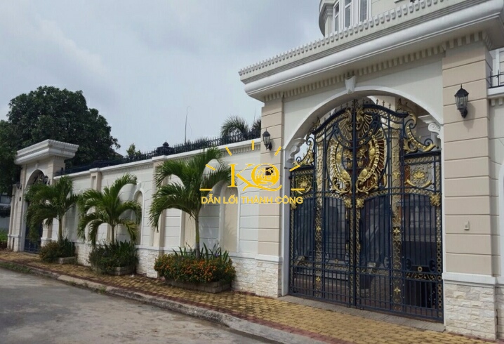 Đường rộng đậu xe thoải mái. Đường rộng đậu xe thoải mái.