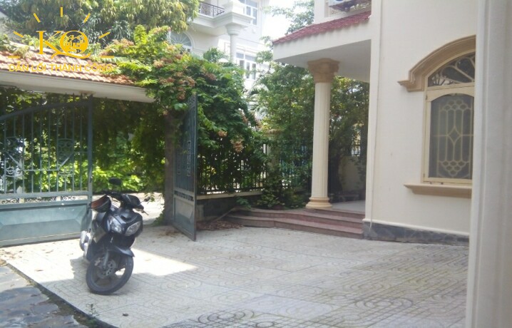 Khuôn viên xung quanh nhà Khuôn viên xung quanh nhà