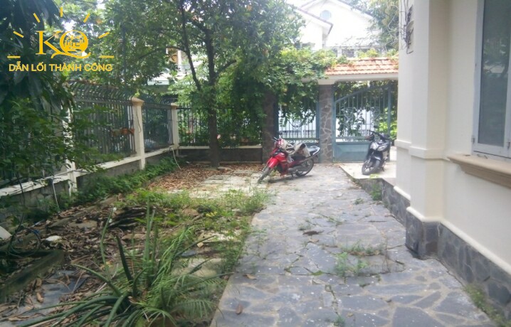 Khuôn viên xung quanh nhà Khuôn viên xung quanh nhà