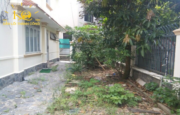 Khuôn viên xung quanh nhà Khuôn viên xung quanh nhà