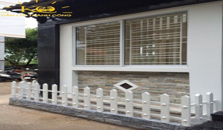 Phía trước nhà  Phía trước nhà