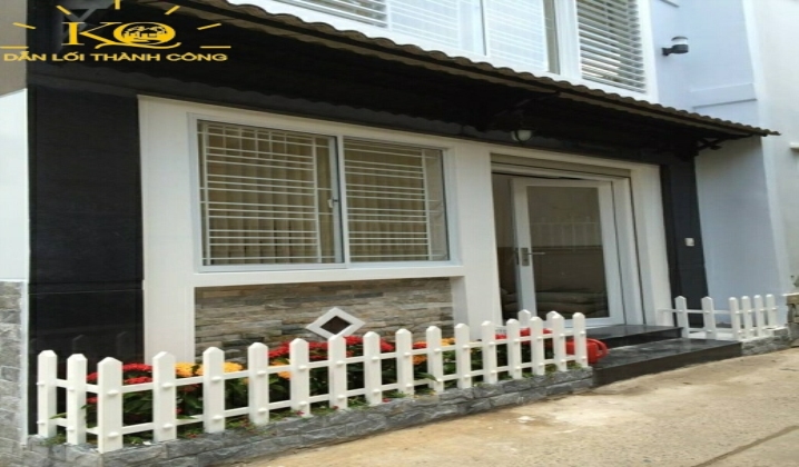 Phía trước nhà  Phía trước nhà