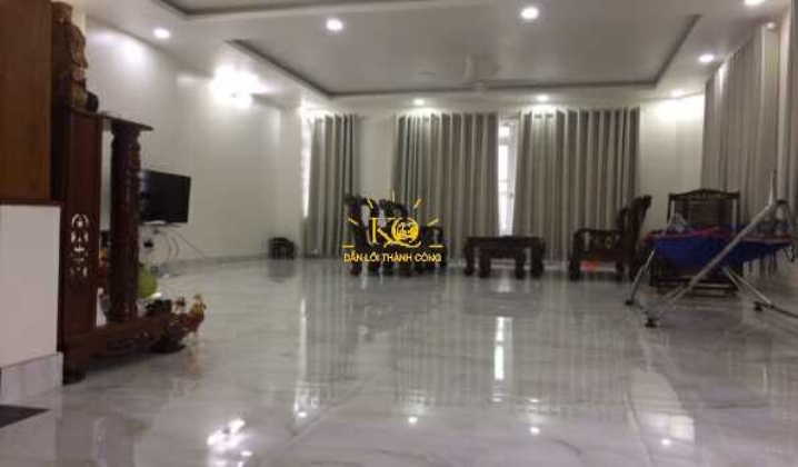 Bên trong văn phòng tại tầng trệt Bên trong văn phòng tại tầng trệt