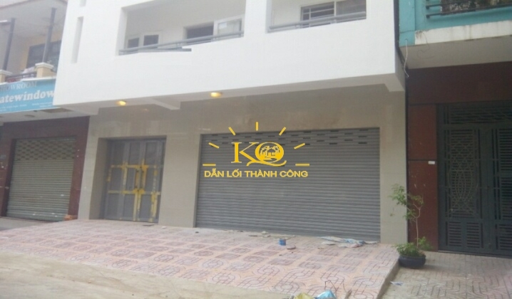 Khuôn viên quanh nhà rộng, thoáng mát Khuôn viên quanh nhà rộng, thoáng mát