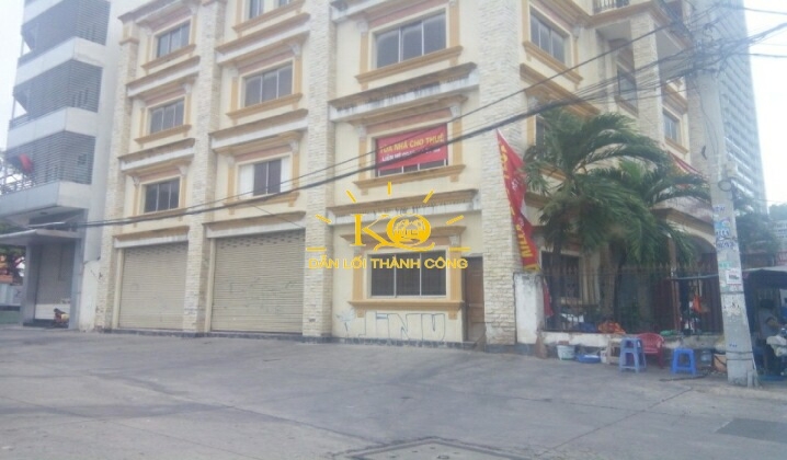 Sân trước nhà cho thuê Sân trước nhà cho thuê