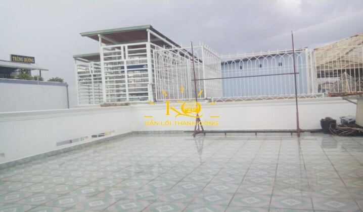 Sân thượng rộng thoáng Sân thượng rộng thoáng