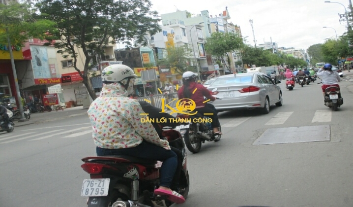 Con đường trước nhà rộng, thoáng Con đường trước nhà rộng, thoáng