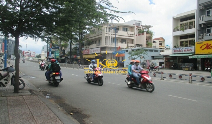 Con đường trước nhà Con đường trước nhà