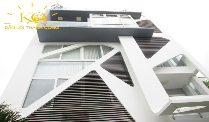 Nhìn từ bên ngoài thiết kế đẹp, sang trọng Nhìn từ bên ngoài thiết kế đẹp, sang trọng