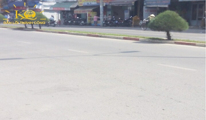 Đoạn đường trước nhà Đoạn đường trước nhà