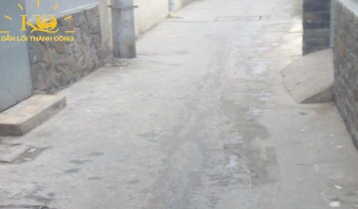 Không gian trước nhà yên tĩnh Không gian trước nhà yên tĩnh