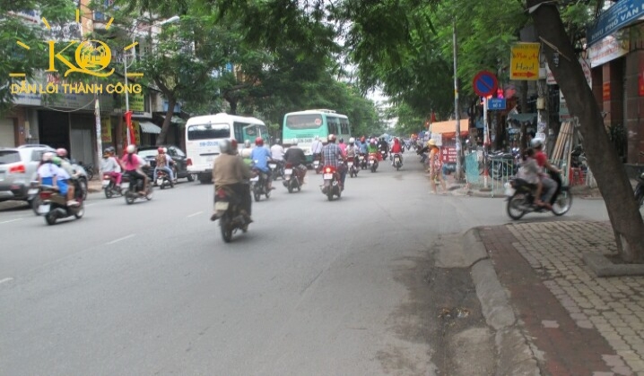 Đường đi thuận tiện, rộng rãi và không gây kẹt xe Đường đi thuận tiện, rộng rãi và không gây kẹt xe