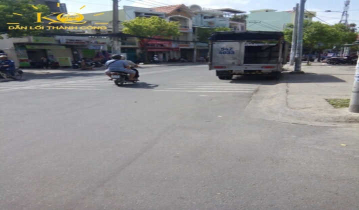 Có đường đi thuận tiện, rộng rãi và không gây kẹt xe Có đường đi thuận tiện, rộng rãi và không gây kẹt xe