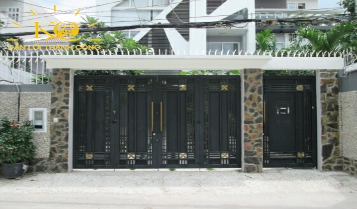 Khuôn viên bên ngoài thông thoáng. Khuôn viên bên ngoài thông thoáng.