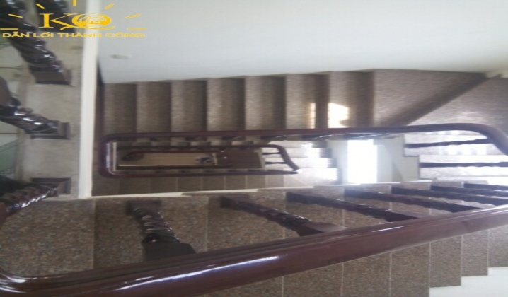 Cầu thang bên trong nhà. Cầu thang bên trong nhà.