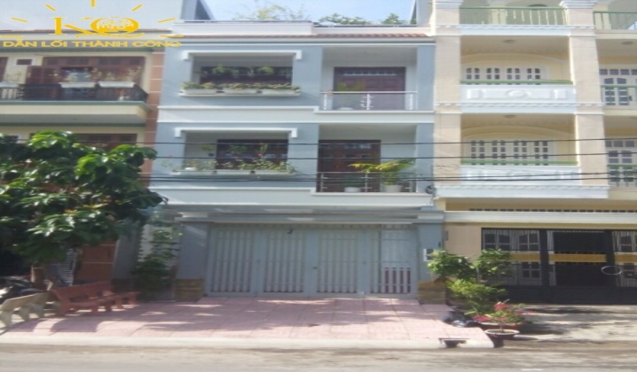 Phía trước nhà cho thuê rộng rãi Phía trước nhà cho thuê rộng rãi