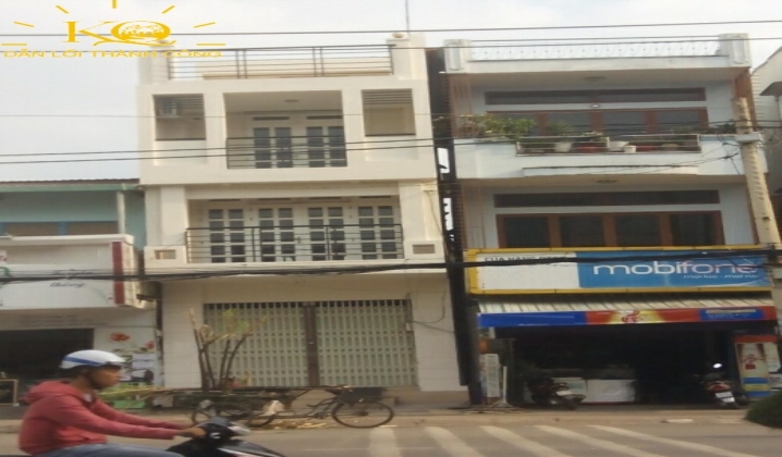 Phía trước nhà cho thuê có mặt tiền rộng Phía trước nhà cho thuê có mặt tiền rộng