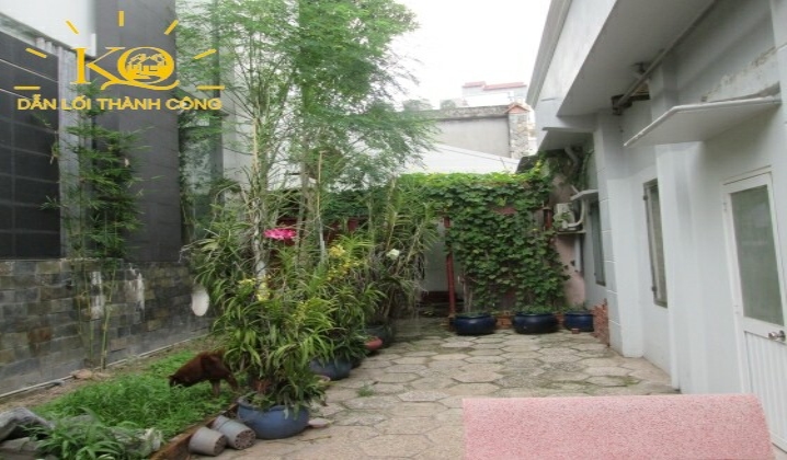 Bên hông nhà cho thuê thoáng mát không gian yên tĩnh Bên hông nhà cho thuê thoáng mát không gian yên tĩnh