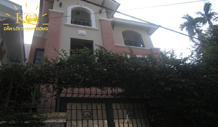 Bên ngoài thiết kế đẹp, có sân rộng rãi, thoáng mát. Bên ngoài thiết kế đẹp, có sân rộng rãi, thoáng mát.