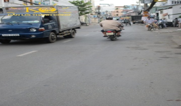 Con đường vào nhà giao thông thuận lợi. Con đường vào nhà giao thông thuận lợi.