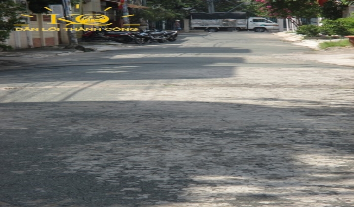 Con đường vào nhà giao thông thuận lợi. Con đường vào nhà giao thông thuận lợi.