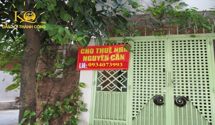 Mặt trước của ngôi nhà, rộng, thoáng. Mặt trước của ngôi nhà, rộng, thoáng.