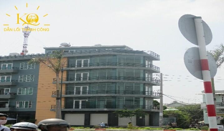 Nhìn phía trước tòa nhà thiết kế sang trọng Nhìn phía trước tòa nhà thiết kế sang trọng