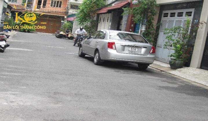 Hẻm rộng thoáng mát, giao thông thuận lợi. Hẻm rộng thoáng mát, giao thông thuận lợi.