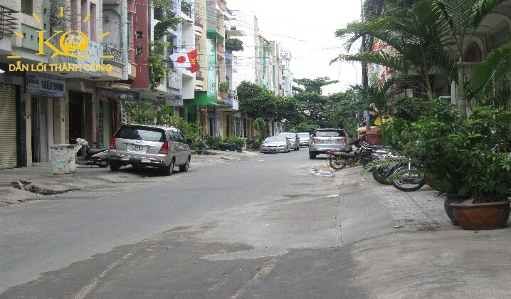 Con đường trước nhà giao thông thuận lợi. Con đường trước nhà giao thông thuận lợi.