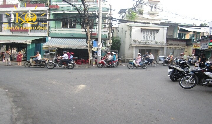 Con đường trước nhà Con đường trước nhà