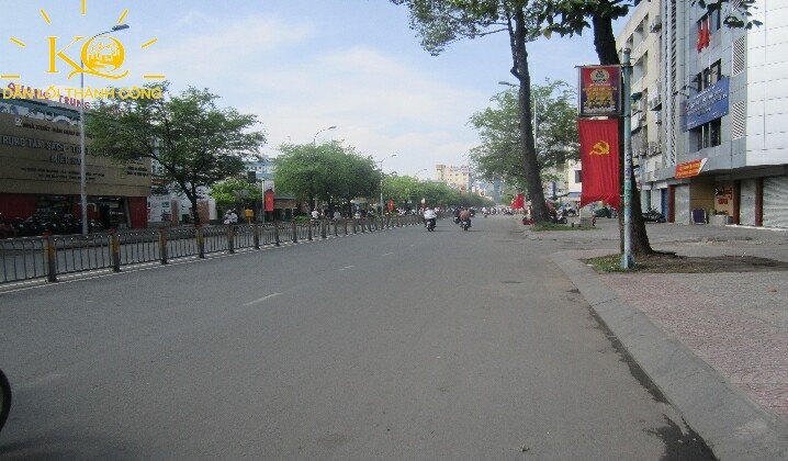 Đường rộng giao thông thuận tiện Đường rộng giao thông thuận tiện