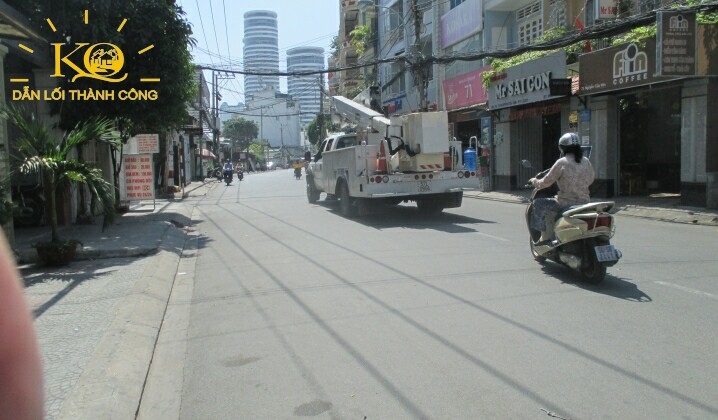 Đường Nguyễn Cửu Vân, hướng về quận 1 theo đường Điện Biên Phủ hoặc Xô Viết Nghệ Tĩnh. Đường Nguyễn Cửu Vân, hướng về quận 1 theo đường Điện Biên Phủ hoặc Xô Viết Nghệ Tĩnh.