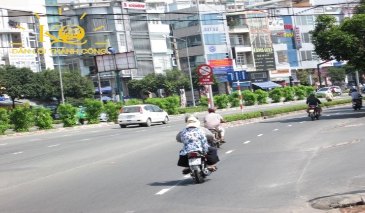 Đường đi thuận tiện, rộng rãi Đường đi thuận tiện, rộng rãi