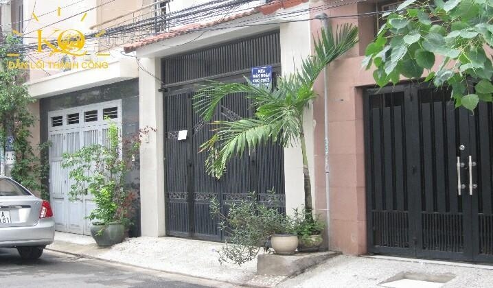 Mặt trước của tòa nhà rộng, thoáng Mặt trước của tòa nhà rộng, thoáng