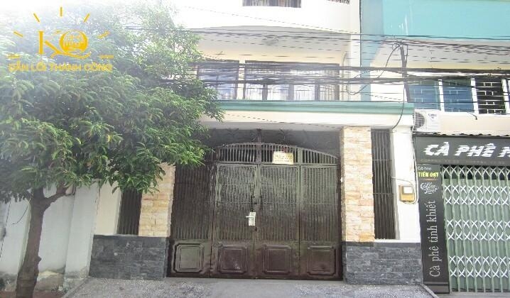 Mặt trước thông thoáng. Mặt trước thông thoáng.