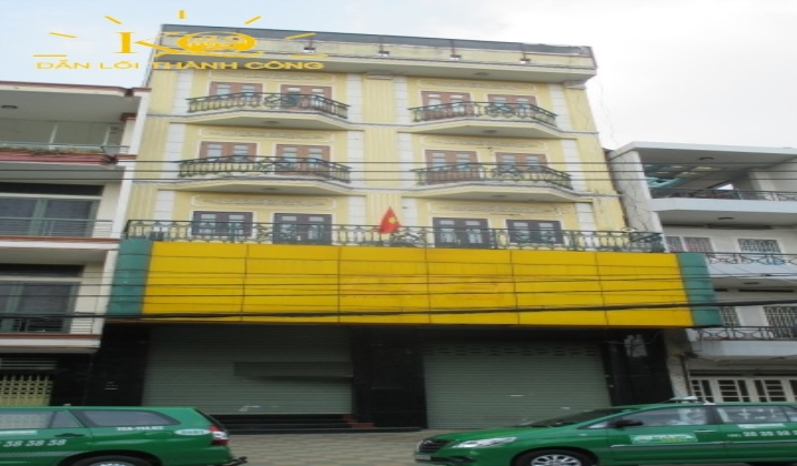 Khung cảnh mặt trước nhà thiết kế đẹp,sang trọng Khung cảnh mặt trước nhà thiết kế đẹp,sang trọng