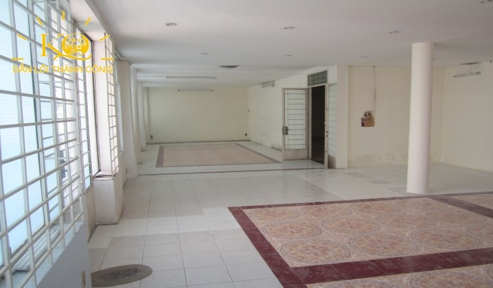 Sàn bên trong nhà nguyên căn cho thuê có diện tích rộng rãi, thông thoáng Sàn bên trong nhà nguyên căn cho thuê có diện tích rộng rãi, thông thoáng