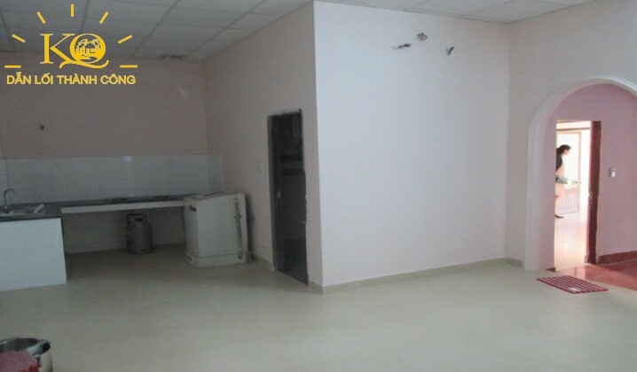 Nhà bếp rộng rãi, thoáng mát. Nhà bếp rộng rãi, thoáng mát.